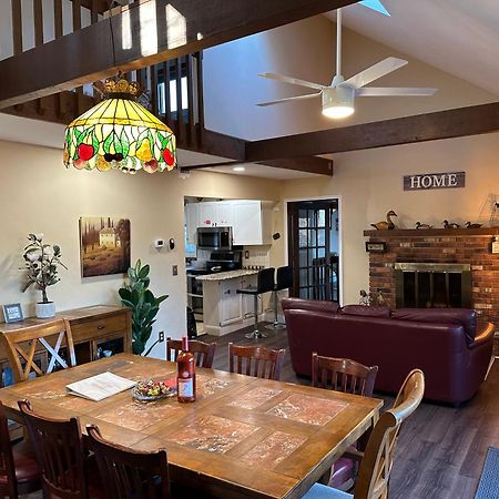 Wow!! Ultimate Pocono Retreat, Hot Tub, Game Room, Deck, Lakes, Skiing, Pools Long Pond Ngoại thất bức ảnh