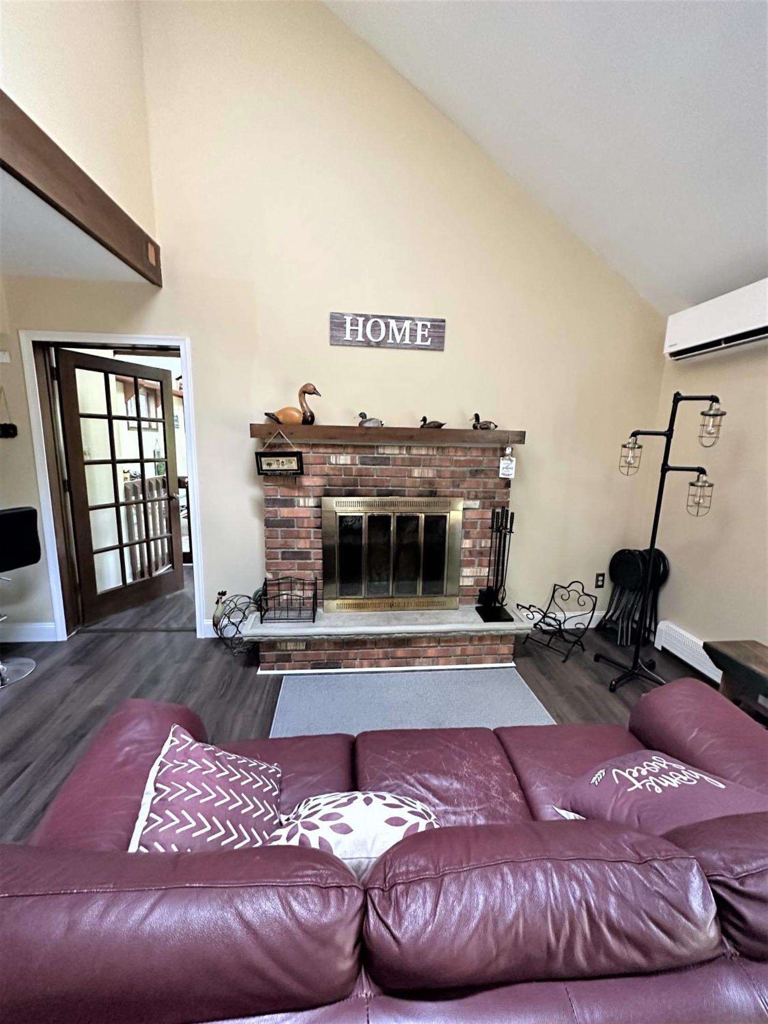 Wow!! Ultimate Pocono Retreat, Hot Tub, Game Room, Deck, Lakes, Skiing, Pools Long Pond Ngoại thất bức ảnh