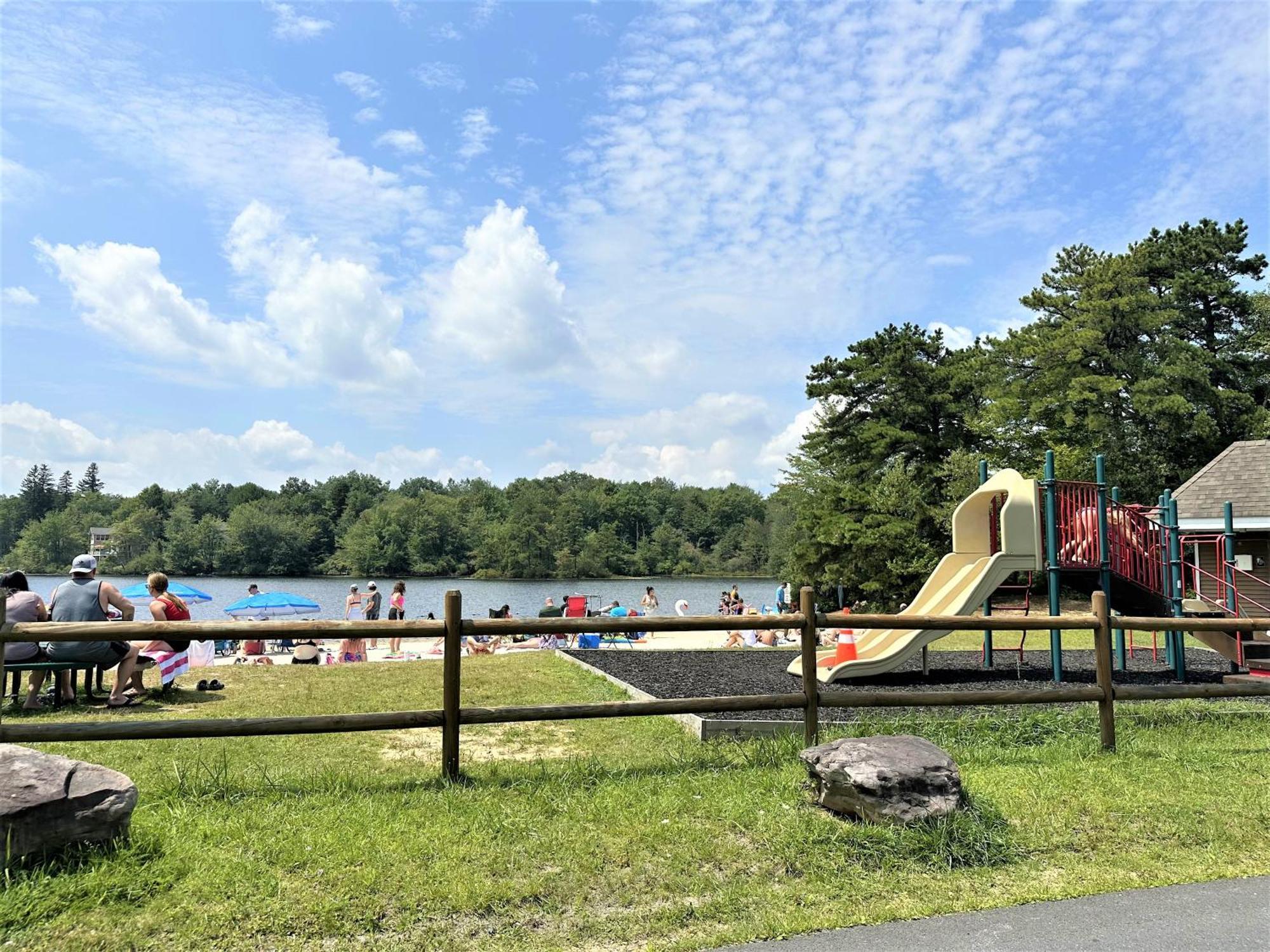 Wow!! Ultimate Pocono Retreat, Hot Tub, Game Room, Deck, Lakes, Skiing, Pools Long Pond Ngoại thất bức ảnh