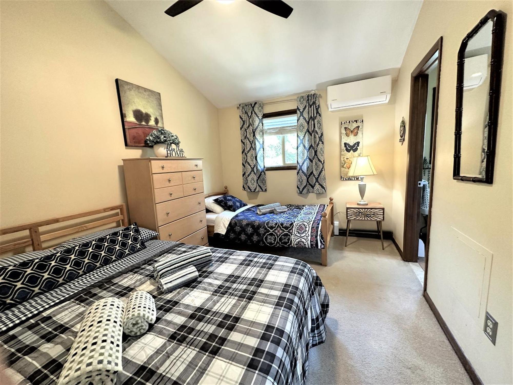 Wow!! Ultimate Pocono Retreat, Hot Tub, Game Room, Deck, Lakes, Skiing, Pools Long Pond Ngoại thất bức ảnh