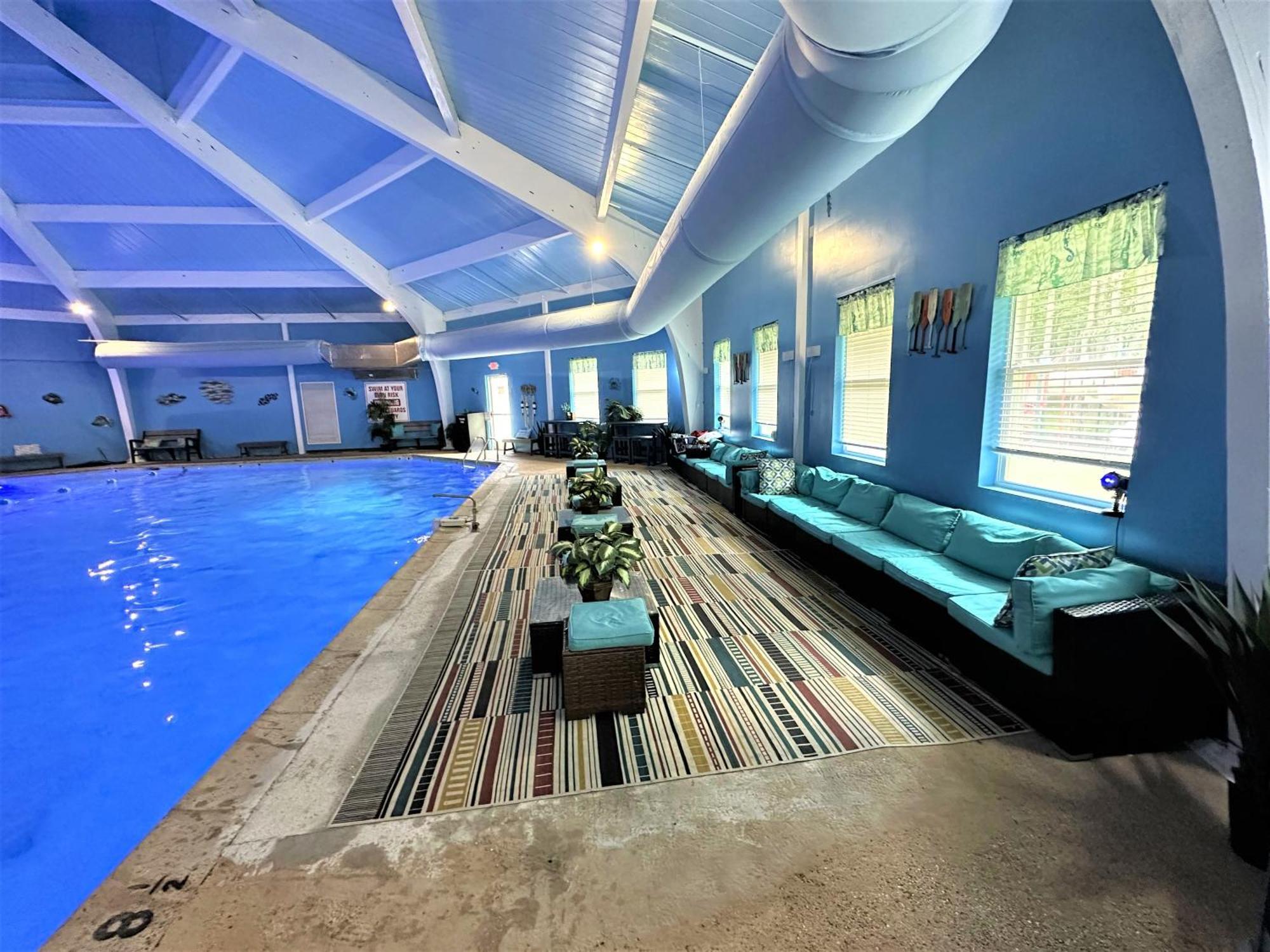 Wow!! Ultimate Pocono Retreat, Hot Tub, Game Room, Deck, Lakes, Skiing, Pools Long Pond Ngoại thất bức ảnh