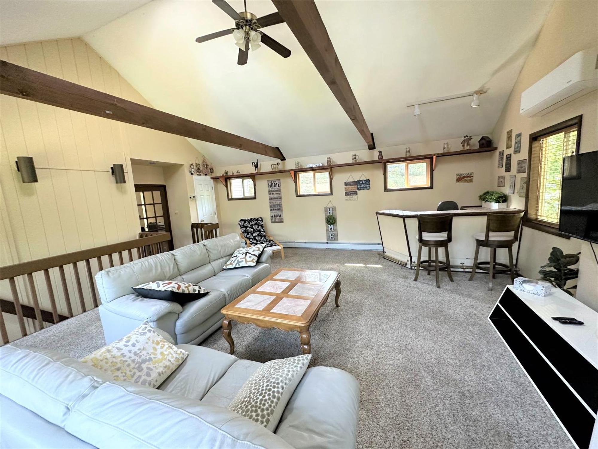 Wow!! Ultimate Pocono Retreat, Hot Tub, Game Room, Deck, Lakes, Skiing, Pools Long Pond Ngoại thất bức ảnh